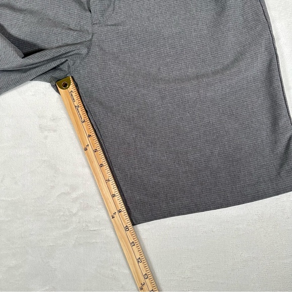 Travis Mathew Mens Chino Shorts Flat Front Casual Golf Striped Gray Size 34 - Picture 9 of 12
